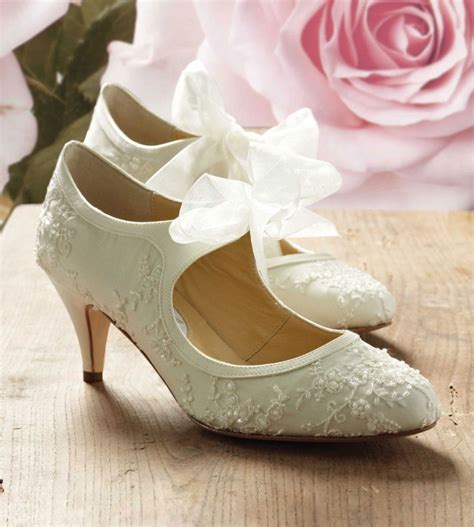 vintage bridal shoes for women.